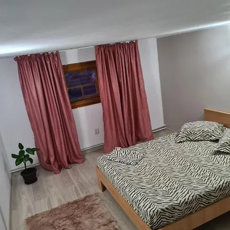 Adina Apartment *