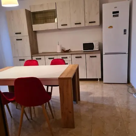 Adina אפורי נורד