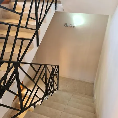 Adina Apartment *