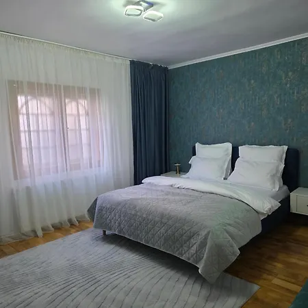 Adina Apartament *